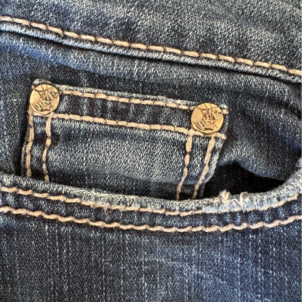 BKE Sabrina Mid Rise Boot Cut Jeans Size 30 - Picture 13 of 16